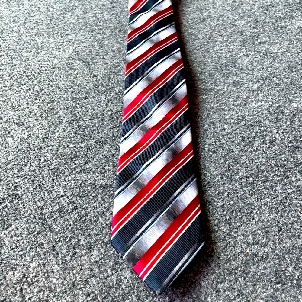 Bergamo New York 100% Polyester Blue 7 Red Striped Tie